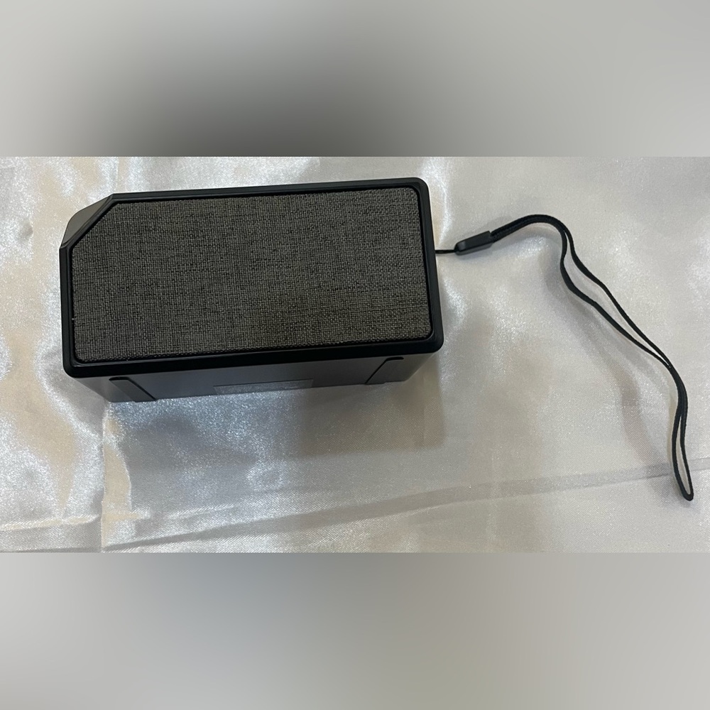 Wireless Charger Bluetooth Speaker - Black